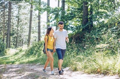 Wandelen door bossen Saint-Hubert